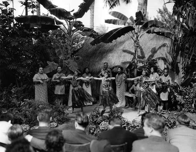 Hula show at the Lalani Hawaiian Village, Waikiki, O'ahu, Hawai'i. Standing in center, rear: George P. Mossman (owner) hula dancers: Pualani Mossman, Leilani Mossman, Piilani Mossman. Photo: N.R. Farbman, Bishop Museum